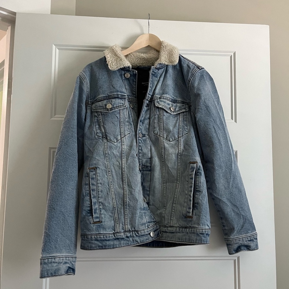 Vintage Y2K fleece lined Ambercrombie and Fitch Jean Jacket